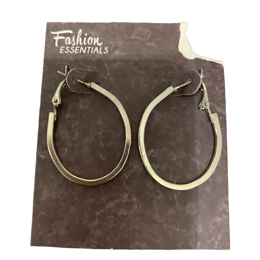 🌼🌼Fashion Essentials silver tone oblong hoop earrings NWOT🌼🌼
